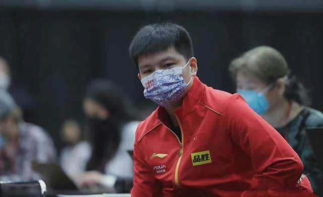 他把舌头伸入我的下身